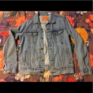 Levi Trucker Jacket Style #72334 - Medium
